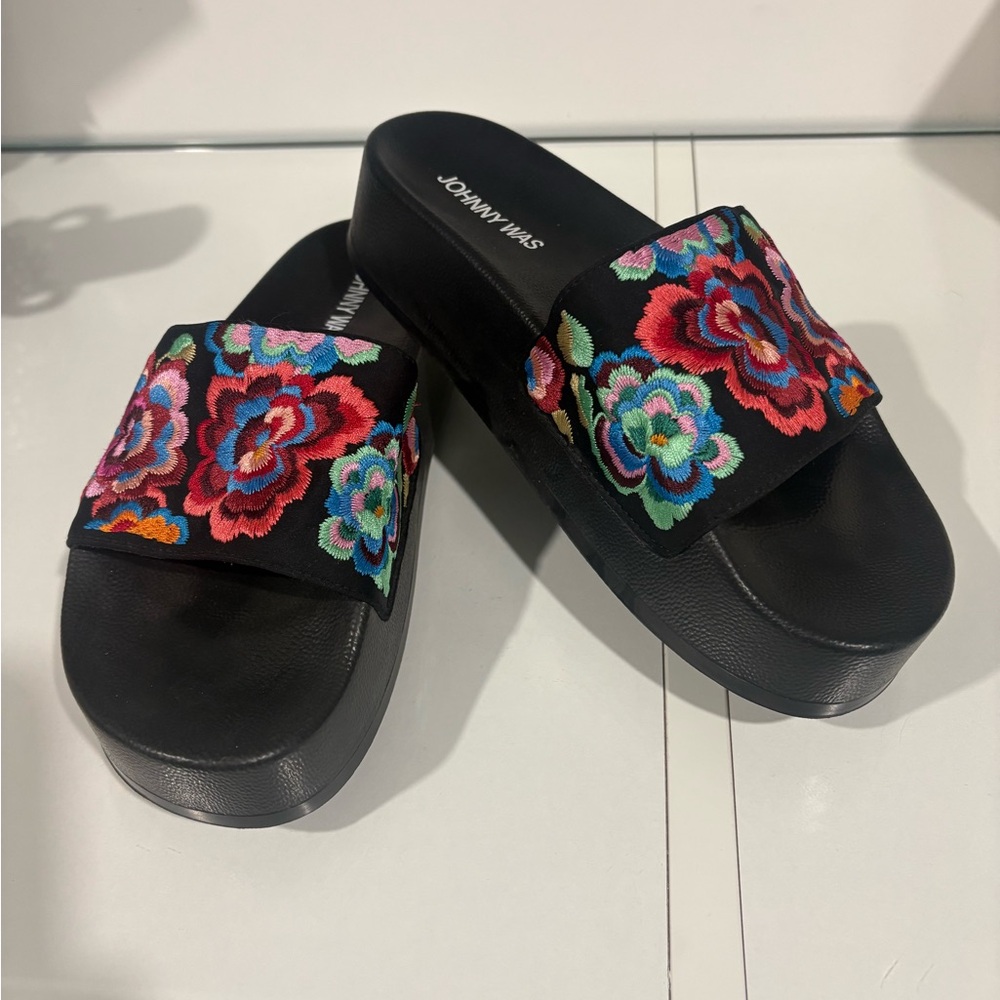 Johnny Was Black Sandals with Colorful Floral Embroidery 7.5 - Picture 4 of 9